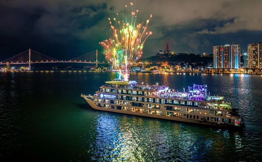Sự kết hợp với âm nhạc với lightingshow tại Hạ Long: Sản phẩm du lịch mới giải bài toán giữ chân du khách